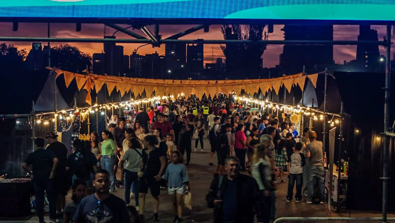 Récord de visitantes en la primera noche del Neuquén Emprende y Confluencia de Sabores