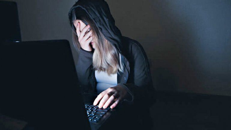 Acusan a un docente rionegrino por acosar a sus alumnas por internet