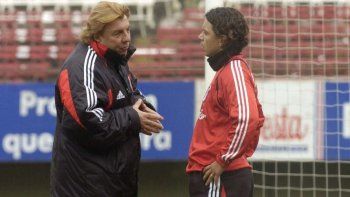 gallardo y mostaza merlo a las pinas: detalles ineditos e increibles gallardo y mostaza merlo a las pinas: detalles ineditos e increibles