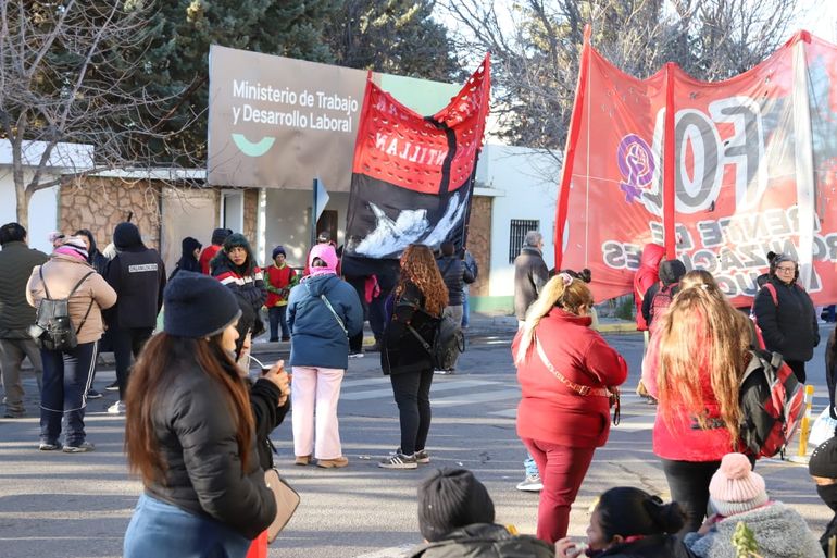 Los reclamos de las organizaciones sociales. Algunas están investigadas por maniobras en la gestión anteriores, pero denuncian persecución política del gobierno. Los reclamos de las organizaciones sociales. Algunas están investigadas por maniobras en la gestión anteriores, pero denuncian persecución política del gobierno.