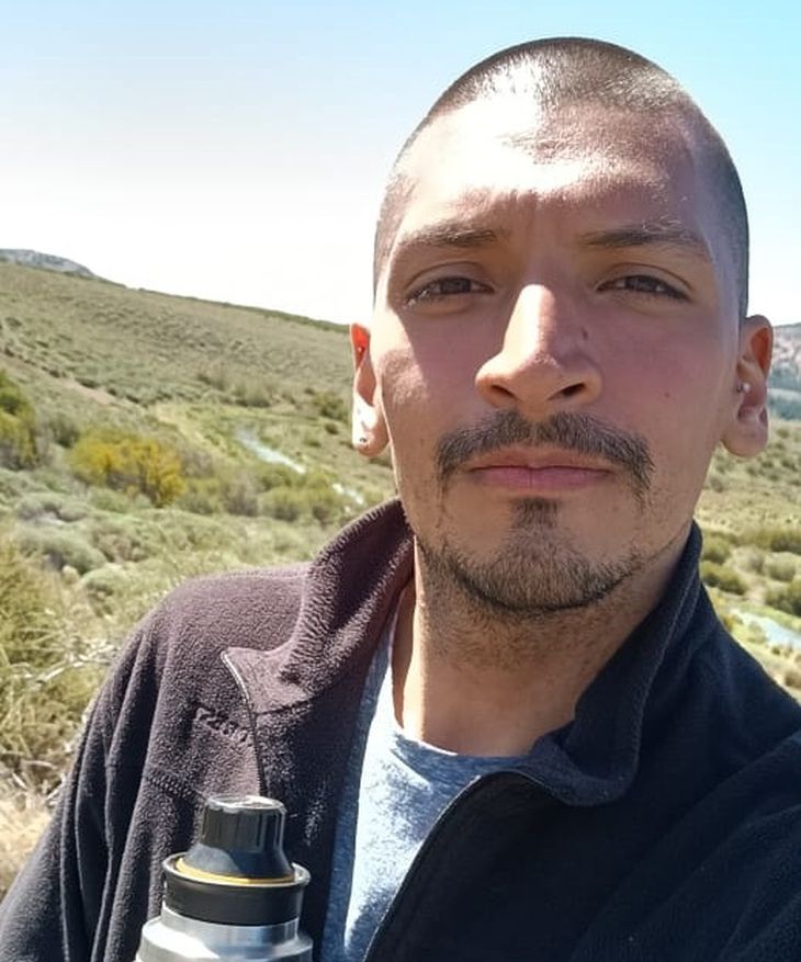 Manuel Gil, becario del INTA, llevó adelante la encuesta “Percepción sobre el impacto de la depredación y el desempeño de métodos para su mitigación en sistemas ganaderos de Santa Cruz”. Manuel Gil, becario del INTA, llevó adelante la encuesta “Percepción sobre el impacto de la depredación y el desempeño de métodos para su mitigación en sistemas ganaderos de Santa Cruz”.