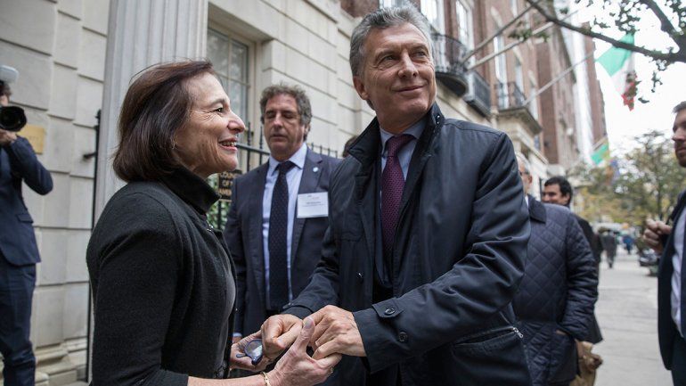 Macri recibió el afecto de algunos argentinos a la salida del hotel.&nbsp;