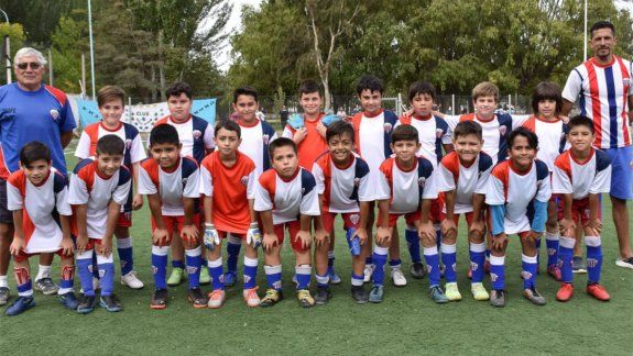 Del dolor a la vuelta olímpica con dos lamentadas ausencias en Atlético Neuquén
