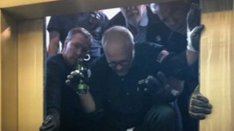 Pánico en la torre: un ascensor bajó 84 pisos de golpe