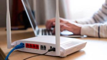 El truco sencillo para descubrir quién se conectó al wifi de tu casa (y adiós intrusos en tu red) El truco sencillo para descubrir quién se conectó al wifi de tu casa (y adiós intrusos en tu red)