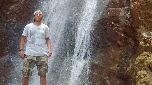 Familiares y amigos dicen que hubo mala praxis por el deceso de Pablo Bertozzi, que entró caminando a una clínica de San Isidro y salió muerto.&nbsp;
