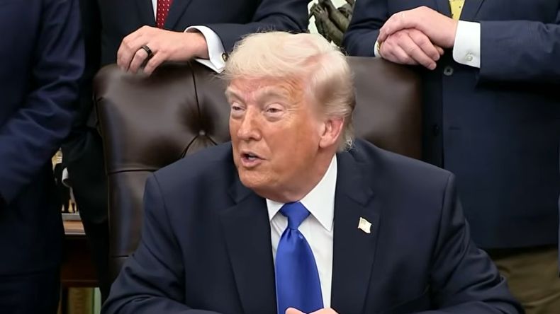 La frase de Donald Trump sobre el chaleco antibalas generó risas entre los presentes. | LM Neuquen La frase de Donald Trump sobre el chaleco antibalas generó risas entre los presentes.
