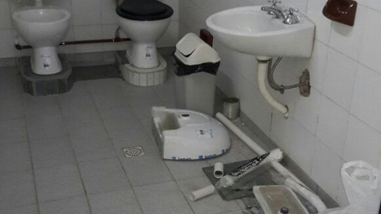 La foto del baño refaccionado fue difundida en las redes sociales.