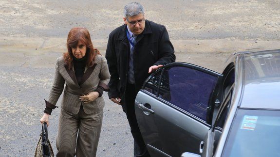 La ex presidenta arribó a Comodoro Py sin hacer comentarios. Todo su descargo lo hizo a través de tres escritos, firmados ante el juez.