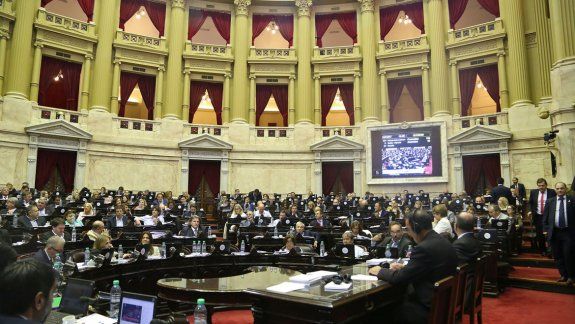 Los diputados dejaron para hoy la votación de la reforma tributaria.