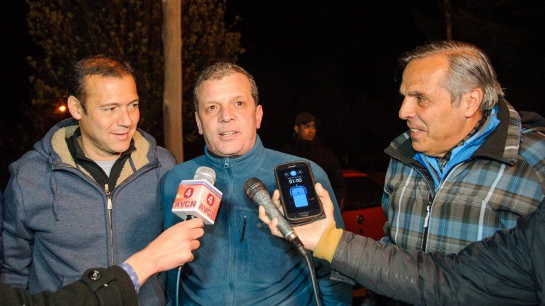 Guillermo Caruso junto al gobernador Jorge Sapag y el electo Omar Gutiérrez.