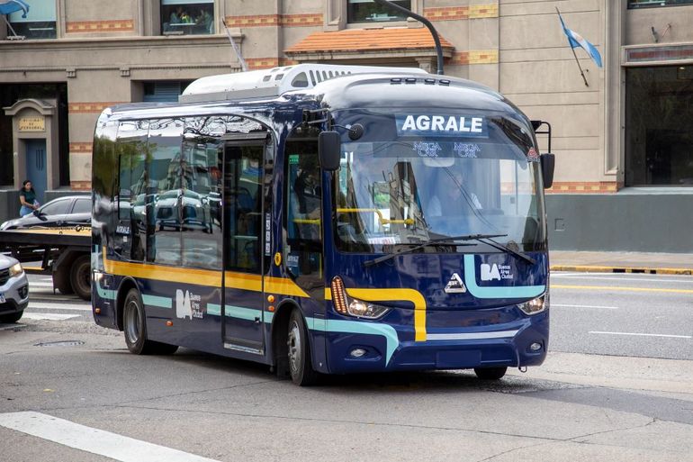 Debutaron los buses eléctricos chinos y un dato llamativo: quiénes son las únicas personas que pueden conducirlo