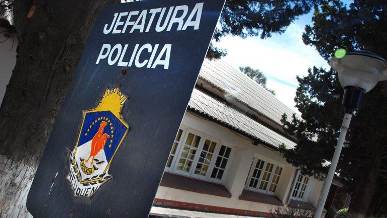 Acusaron a un policía por golpear a su ex pareja