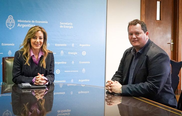 La secretaria de Energía, Flavia Royon, se reunió con el presidente de YPFB, Armin Dorgathen Tapia La secretaria de Energía, Flavia Royon, se reunió con el presidente de YPFB, Armin Dorgathen Tapia