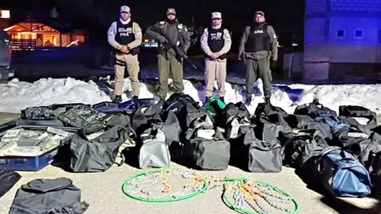 Gendarmería Nacional y Prefectura Naval participaron del operativo Gendarmería Nacional y Prefectura Naval participaron del operativo