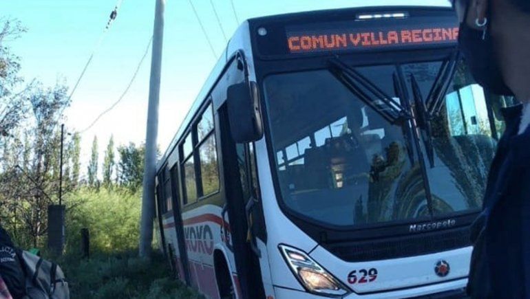 Un colectivo derrapó y los pasajeros se llevaron un gran susto