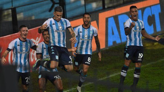 Polémico: Racing le ganó el clásico al Rojo sobre la hora con un penal inexistente