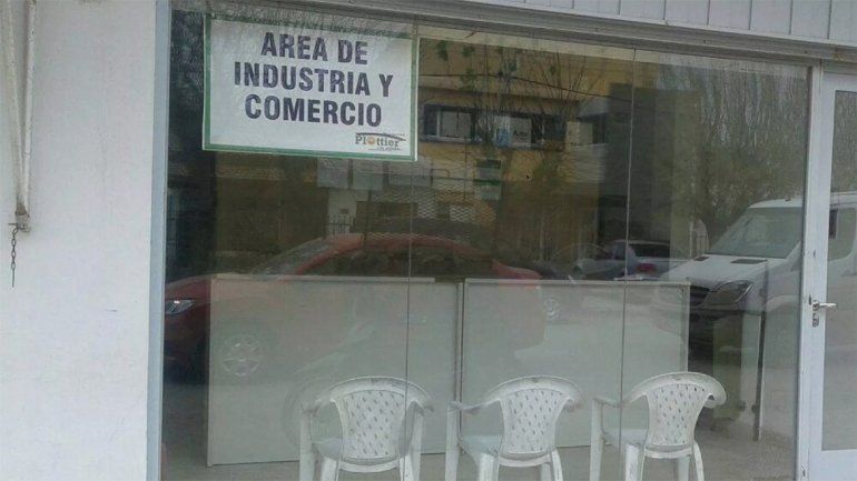 Agredió a dos inspectora que lo atraparon vendiendo alcohol ilegalmente