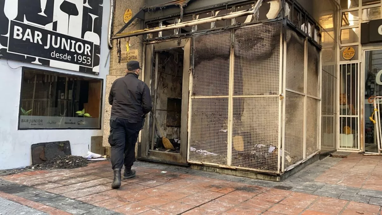 Violencia incontenible: incendiaron la sede de Rosario Central