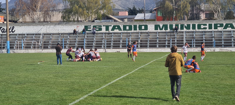 Conflu le ganó 2 a 0 a JJ Moreno y se metió en la fase principal de la Copa Federal femenina (Foto El Valle Futbolero).