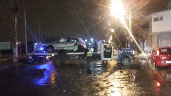Policía borracho volcó