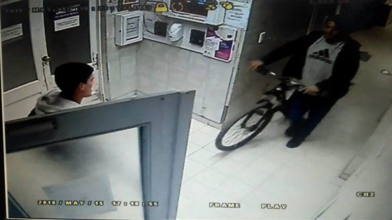 Le robaron la bici mientras trabajaba en una clínica