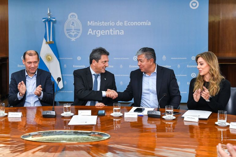 Massa, Gutiérrez y Figueroa firmaron convenio para realizar la obra de gas en Añelo