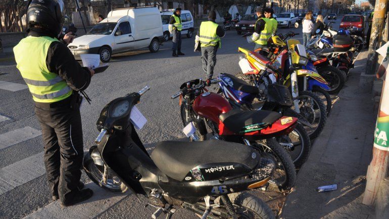 Le secuestraron la moto y la quiso recuperar a la fuerza
