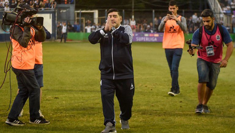 Una selección se quedó sin DT y Maradona es uno de los candidatos