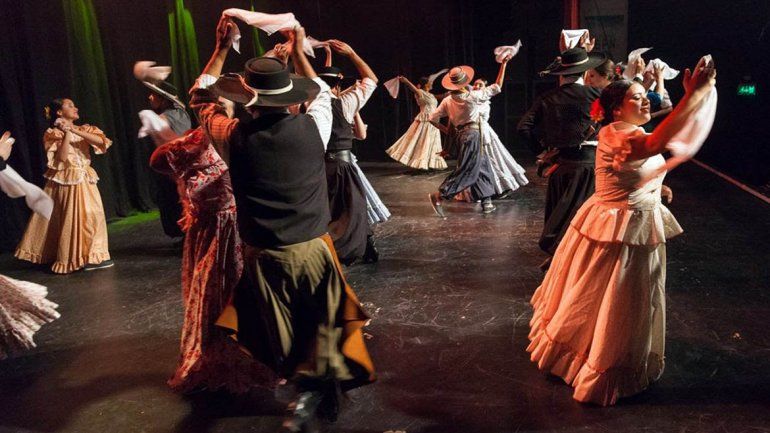 Encuentro solidario con baile y empanadas: Una peña de corazón