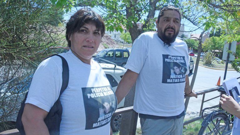 Liliana y César prometieron luchar para que haya justicia por el crimen.