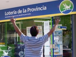 Finalmente el nuevo millonario gracias al Quini 6 apareció para alegría de todos. Finalmente el nuevo millonario gracias al Quini 6 apareció para alegría de todos.