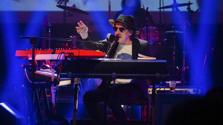 Von Quintiero le contó al Papa que hay una canción llamada La máquina de ser feliz en la que Charly lo menciona.