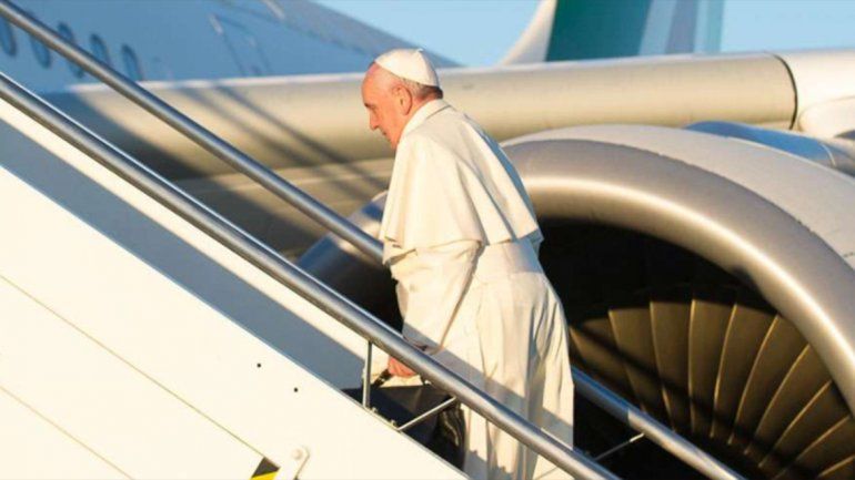 Francisco ya viaja en el avión rumbo a Chile