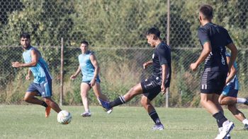 Deportivo Rincón y Cipolletti ya se vieron las caras en un amistoso de pretemporada. Foto Anahí Cárdena.