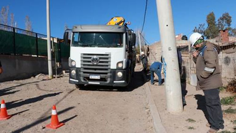 Avanza la obra de electrificación en Monte Sinaí