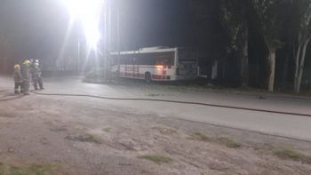 Un colectivo Koko chocó con un nicho de gas y provocó una fuga. Un colectivo Koko chocó con un nicho de gas y provocó una fuga.