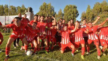 Ramos, con la cinta amarilla de capitán, en pleno festejo tras avanzar a la gran final. Ramos, con la cinta amarilla de capitán, en pleno festejo tras avanzar a la gran final.