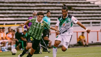 Aldosivi seguirá en la primera división, condenando a los dos equipos cuyanos. Aldosivi seguirá en la primera división, condenando a los dos equipos cuyanos.