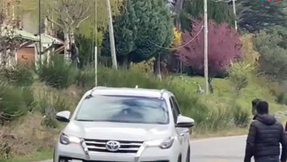 Apedrearon el auto de la gobernadora Carreras en el corte de Ruta 40