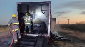 Perdió todo: a un piloto de Turismo Carretera se le prendió fuego el auto mientras viajaba para debutar | LM Neuquen Perdió todo: a un piloto de Turismo Carretera se le prendió fuego el auto mientras viajaba para debutar