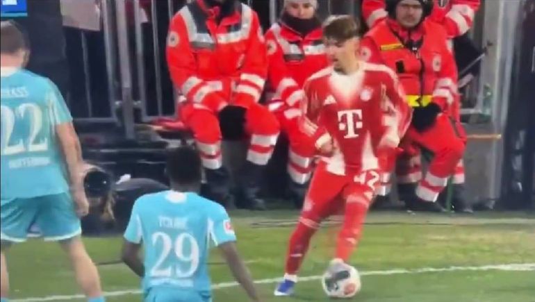 Se pasó de canchero: el insólito blooper de una joven estrella que quiso gambetear y se fue afuera solo