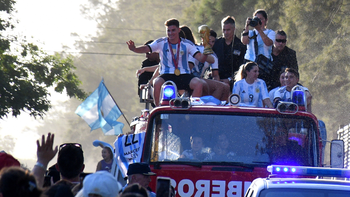 calchin rendido a los pies del campeon mundial julian alvarez calchin rendido a los pies del campeon mundial julian alvarez