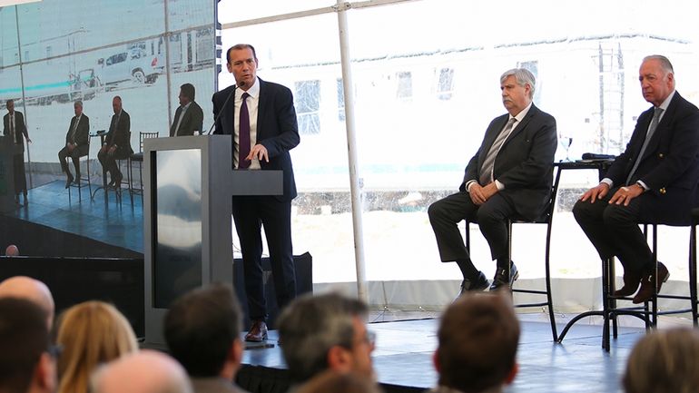 Omar Gutiérrez compartió el escenario con el presidente de Adineu