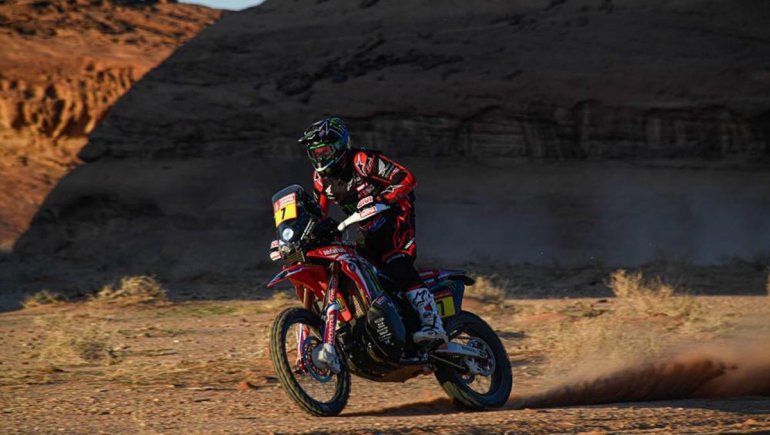 A Benavides se le complicó la quinta etapa y se atrasó