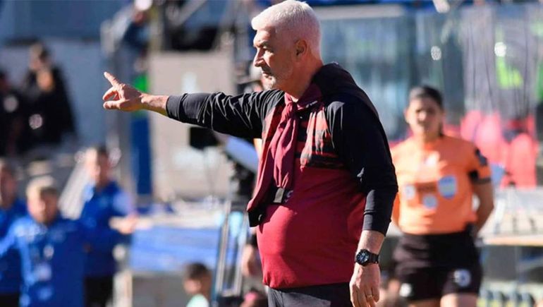 ⁠La llamativa frase de Omar De Felippe tras perder la final contra Vélez: 15 horas al pedo