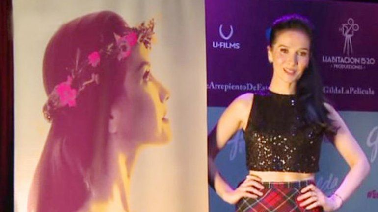 La actriz llegó a Rusia y sus fans le preguntaron por su nuevo film.