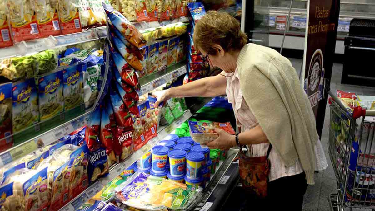 El índice de inflación volvió a superar las dos cifras y preocupa de sobremanera al Gobierno, previo a las elecciones.
