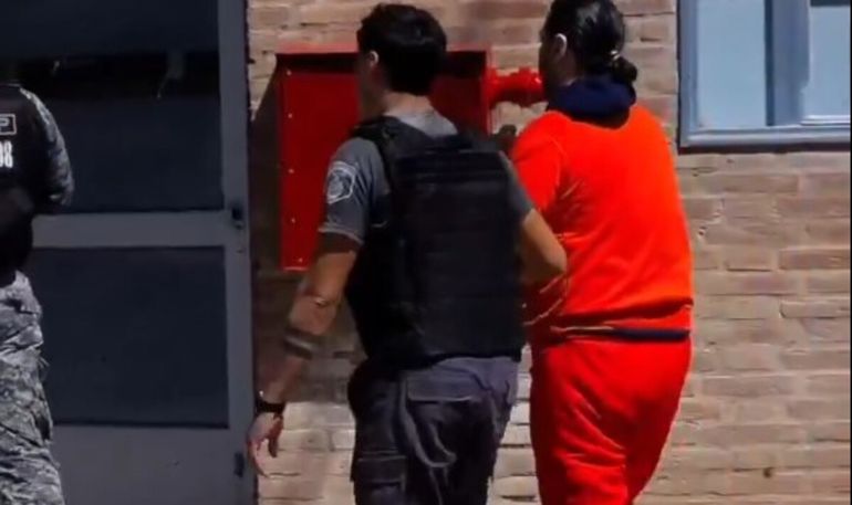 La rotunda decisión del Gobierno con los presos narcos en el país: El que las hace, las paga