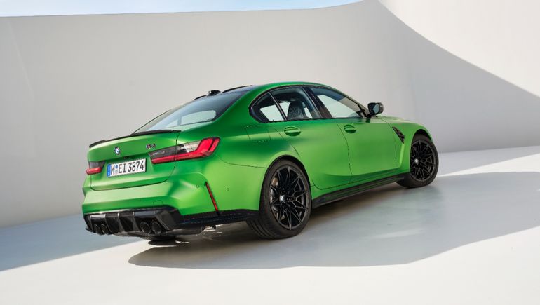 BMW le regaló un M3 a un empleado que se jubiló tras 45 años de trabajo en la planta de Múnich. BMW le regaló un M3 a un empleado que se jubiló tras 45 años de trabajo en la planta de Múnich.